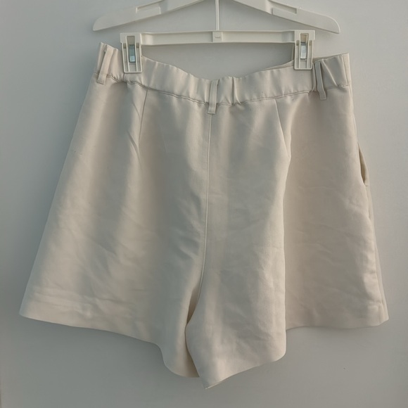 Abercrombie & Fitch Dress Shorts - Picture 2 of 3